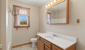 399 Trenton Ave N, Bayville, NJ 08721