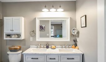 40 Knoll Crest Dr, Bangor, ME 04401