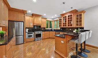 1017 E Red Oak St, Addison, IL 60101