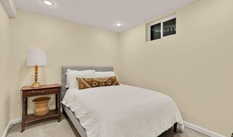 2546 S WALTER REED Dr B, Arlington, VA 22206