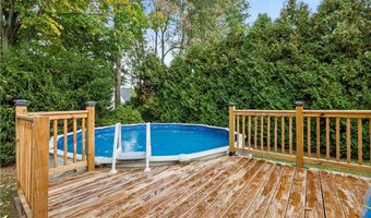 621 Van Oaks Dr, Amherst, OH 44001