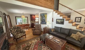 10 Greenbrier Dr, Alderson, WV 24910