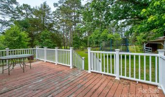 589 White Pines Cir, Camden, SC 29020