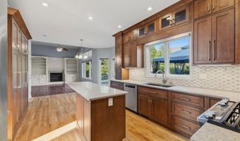 4002 Edgewater Dr, Ames, IA 50010