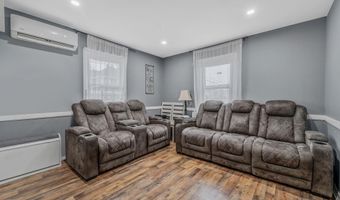 26 Smith St, Amityville, NY 11701