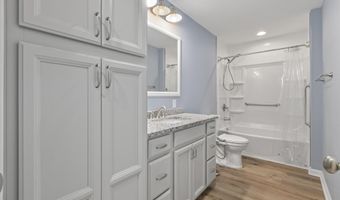 402 Chippendale Ln, Bonneau, SC 29431