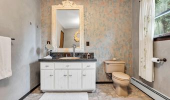 210 Church St, Belford, NJ 07718