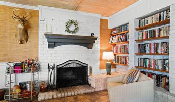 2684 LAKEVIEW Cir, Alford, FL 32420