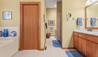 1059 Oakwood Dr, Alliance, OH 44601