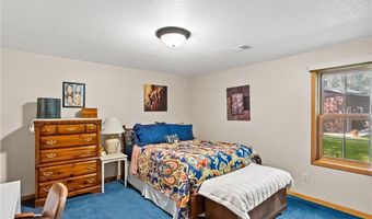 615 Woodsmen Dr NE, Alexandria, MN 56308