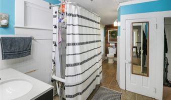 911 E 5th St, Altamont, KS 67330