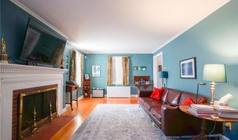 21 Holbrook Ave, East Providence, RI 02916