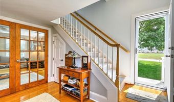 33 Withington Rd, Narragansett, RI 02882
