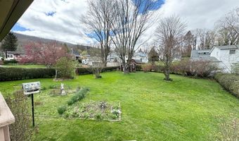 2316 Spring Garden Dr, Bluefield, WV 24701