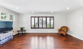 18 Anawan Ave, Narragansett, RI 02882