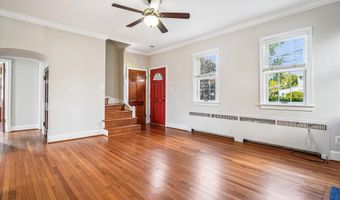 121 S FENWICK St, Arlington, VA 22204