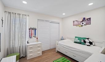 210 Kentucky Way, Freehold, NJ 07728