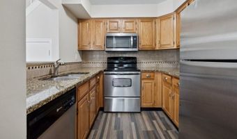 4 Ray Ct, Bedminster, NJ 07921