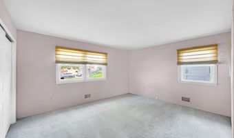 21 Birch St, Beachwood, NJ 08722