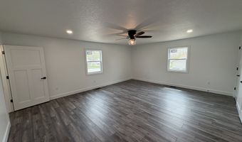 401 W Granville Ave, Albany, IN 47320