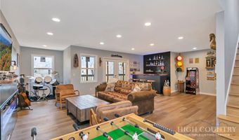 731 River Run Rd, Banner Elk, NC 28604