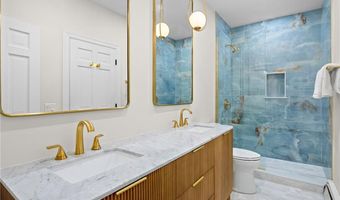 1 Harborview Dr, Newport, RI 02840