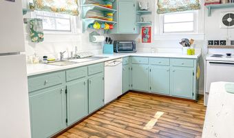 142 4th St, Apalachicola, FL 32320