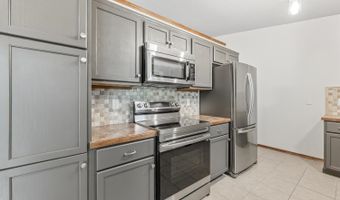 636 Dublin Dr, Andover, KS 67002