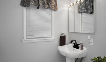 749 Park Ave, Belford, NJ 07718