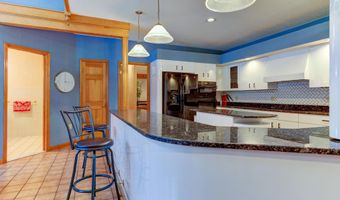 9 University Pl, Amsterdam, NY 12010