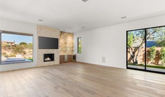 24 Soaring Bird Ct, Las Vegas, NV 89135