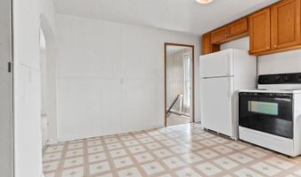 323 5TH St, Algoma, WI 54201