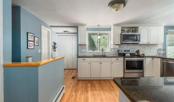 33 Wilbur Rd, Lincoln, RI 02865
