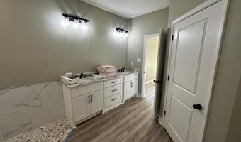 1104 Duke Dr, Bauxite, AR 72011