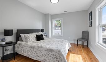 13 Carey St, Newport, RI 02840
