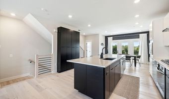 23156 HORSESHOE TRAIL Sq, Ashburn, VA 20148