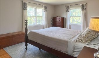 9 South Dr, Middletown, RI 02842