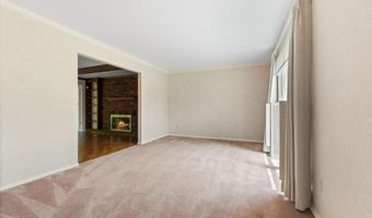 14 Cambridge Circle Ct, Ballwin, MO 63011