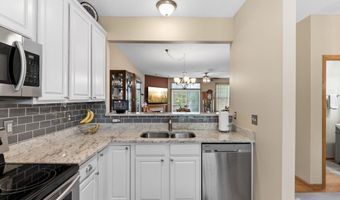 6738 158th St W, Apple Valley, MN 55124