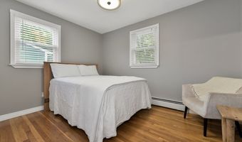 122 Thompson St, Boston, MA 02136