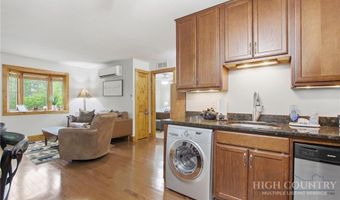 218 Elk Hill Dr 1, Banner Elk, NC 28604