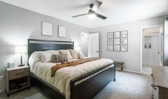 531 Charoak Dr, Ballwin, MO 63021