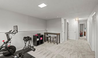 1047 Lowell Dr, Apple Valley, MN 55124