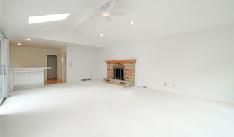 100 W Maplemere Rd, Amherst, NY 14221