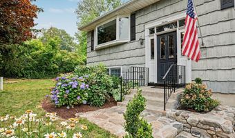 7 Wheeler Dr, Danbury, CT 06811