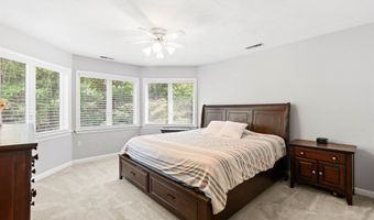 9 Hubbard Rd, Amherst, NH 03031
