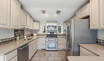8532 CANTERBURY Dr, Annandale, VA 22003