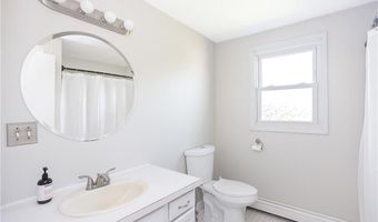 12 Ellen St, Bristol, RI 02809