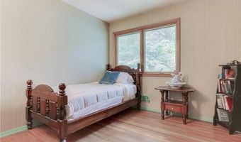 6 Potter Ln, Airmont, NY 10901