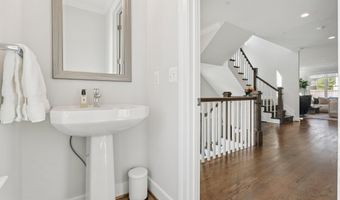 10010 FLEMING Ave, Bethesda, MD 20814